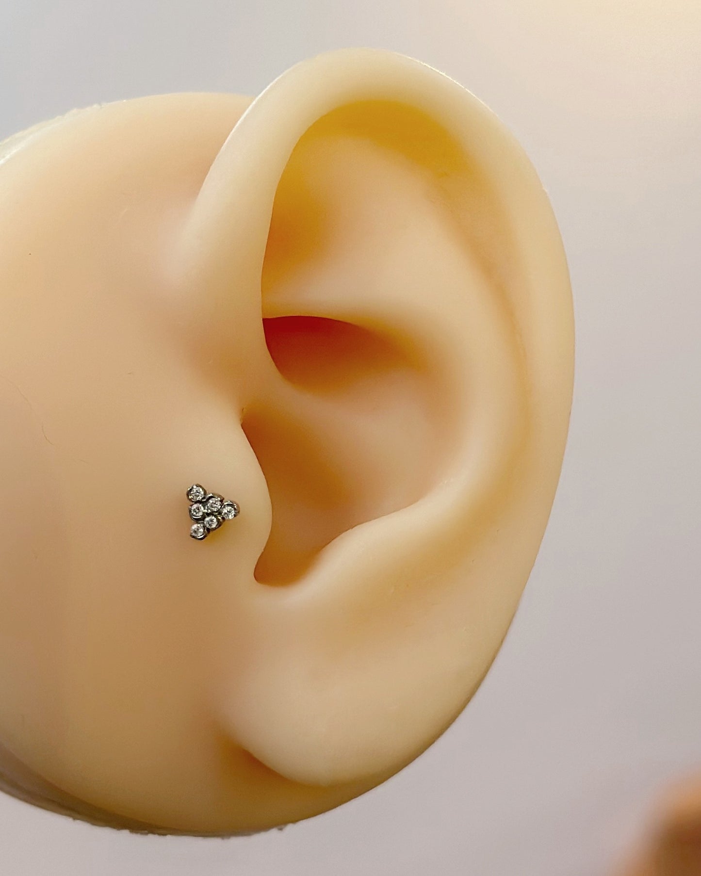 Piercing Titanio triángulo